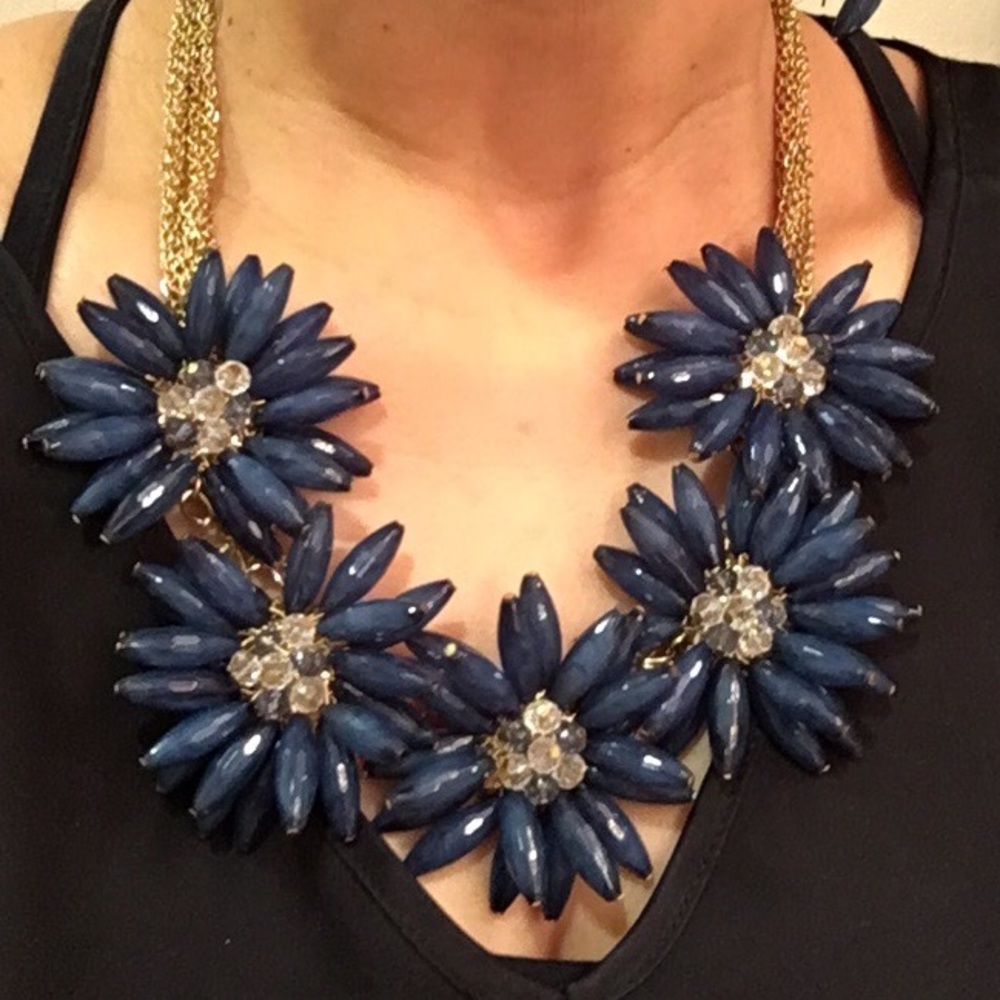 Beautiful 5 Flower Statement Necklace set